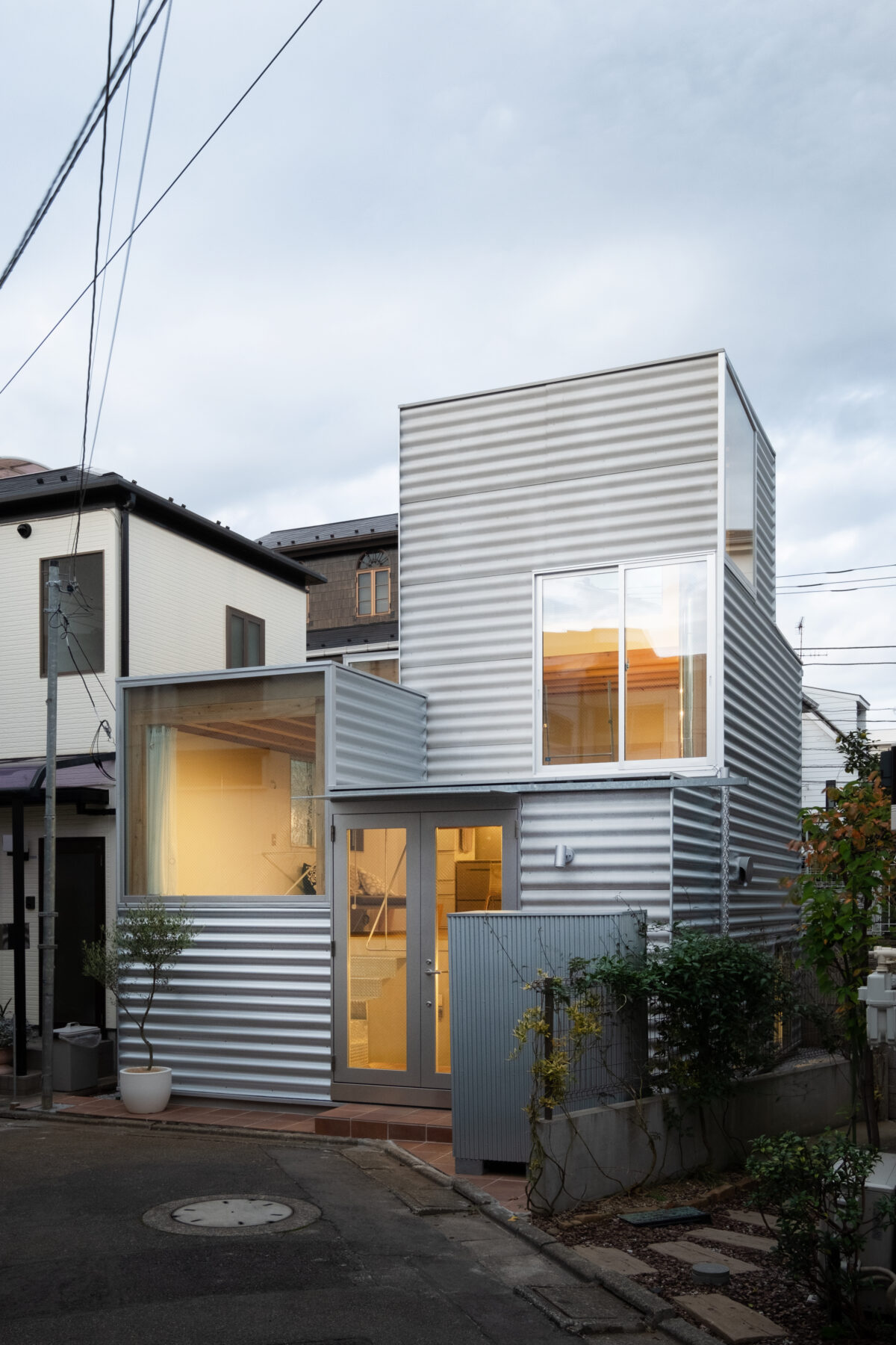 Archisearch UNEMORI ARCHITECTS completes compact House Tokyo with footprint of 26m2