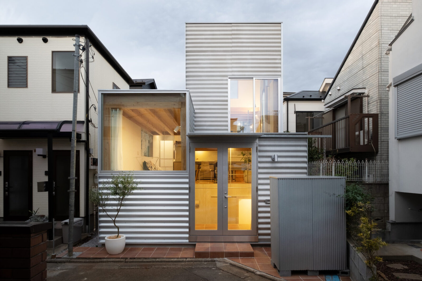 Archisearch UNEMORI ARCHITECTS completes compact House Tokyo with footprint of 26m2