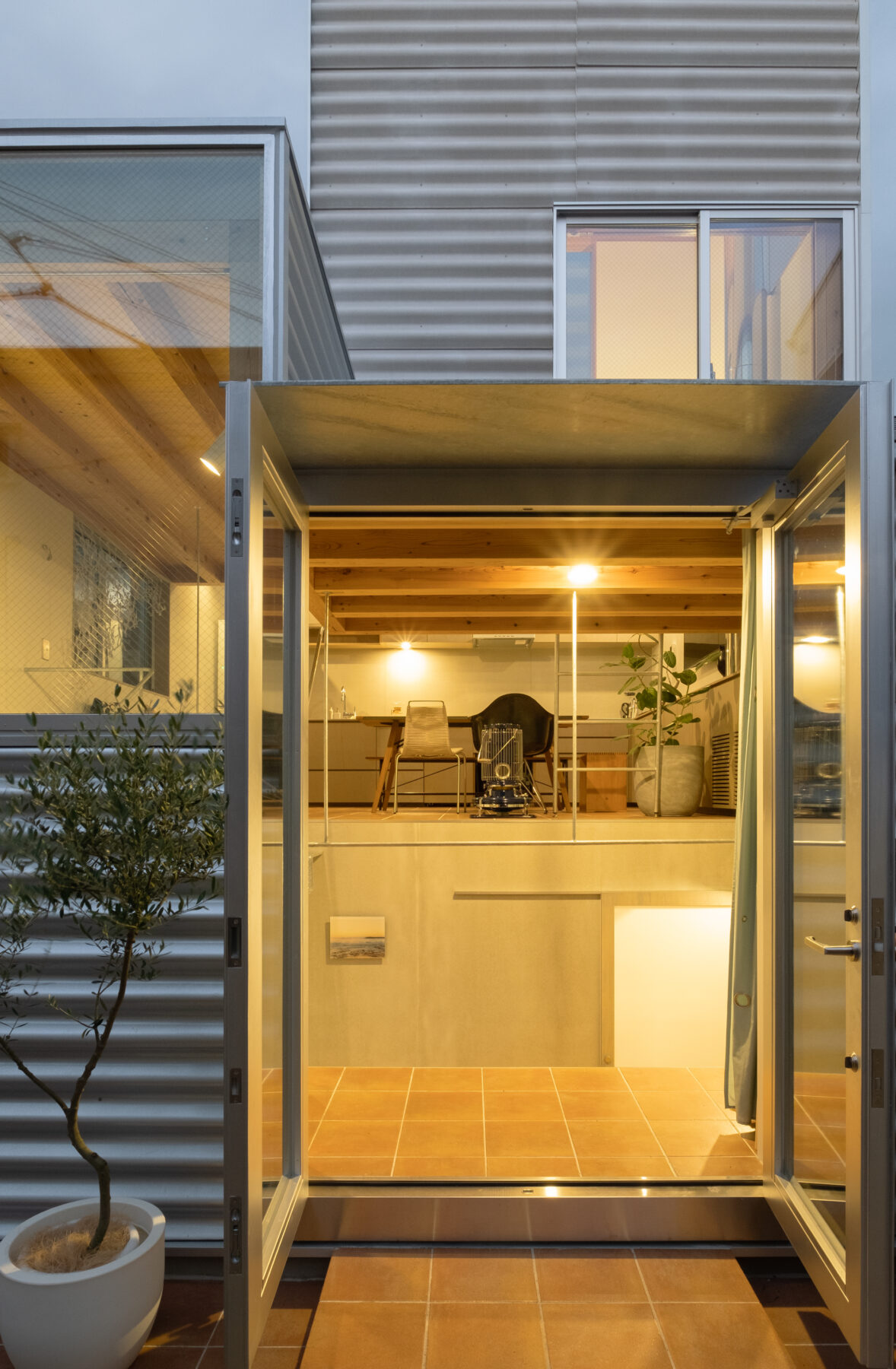 Archisearch UNEMORI ARCHITECTS completes compact House Tokyo with footprint of 26m2