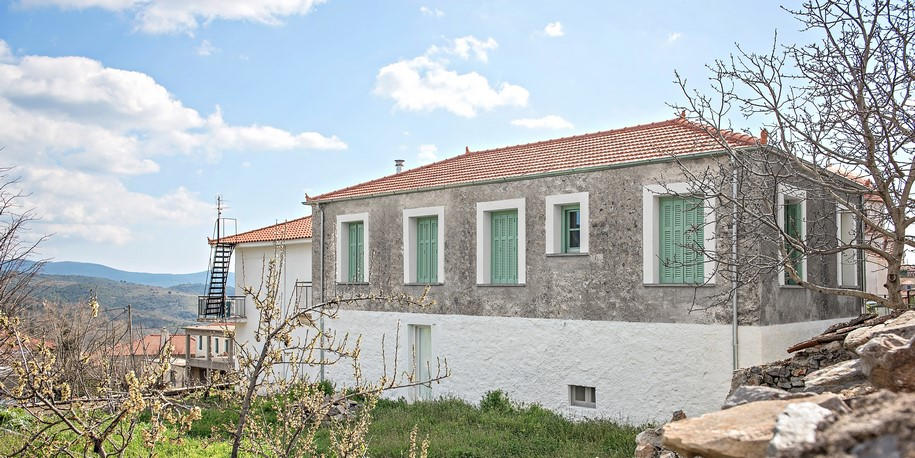 Archisearch The Dipoles of a Countryside House Expressed in Colour by Plaini Karahalios Architects