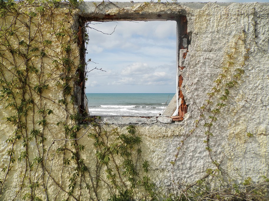 Vassiliki Lianou, Research thesis, 2018, Βασιλική Λιανού, SPIAGGIA, Μετατοπίσεις του βλέμματος στις σχέσεις φυσικού και τεχνητού