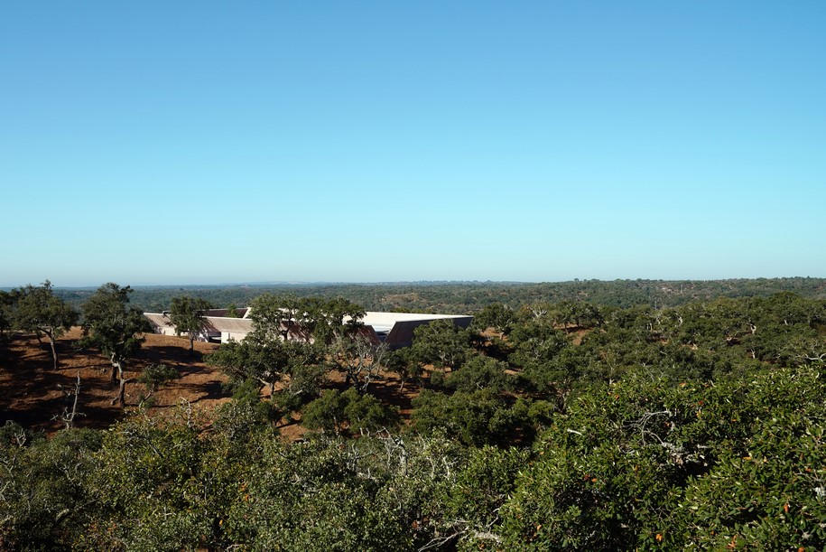 alerio Olgiati, Villa Além, garden, rural landscape, Portugal, Alentejo, concrete, steel, marble, portuguese architects, Atlantic Ocean, sea