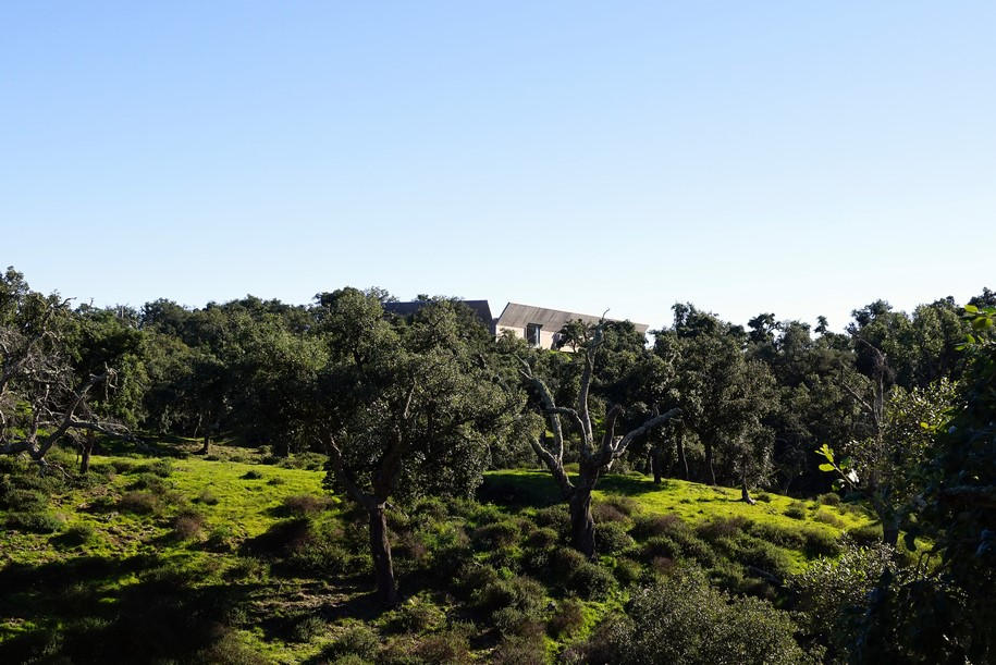 alerio Olgiati, Villa Além, garden, rural landscape, Portugal, Alentejo, concrete, steel, marble, portuguese architects, Atlantic Ocean, sea