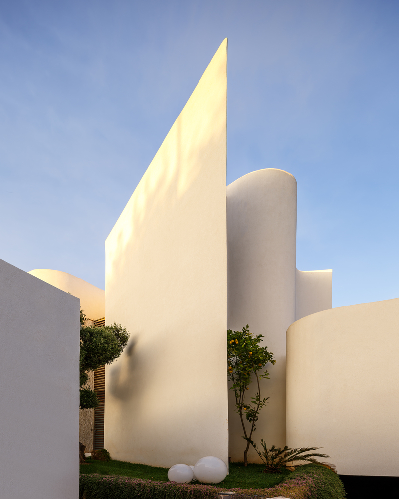 Villa Z, Casablanca, Morocco, curves, Africa, Mohamed Amine Siana, modernism, minimalism, house, home, interiors, contemporary architecture
