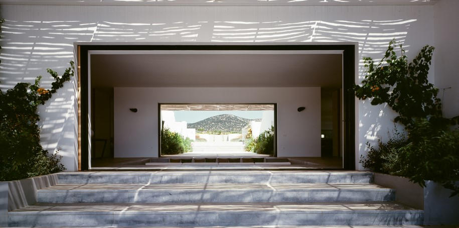 Archisearch Vois Architects reach for the horizon with a residence in Antiparos, Greece