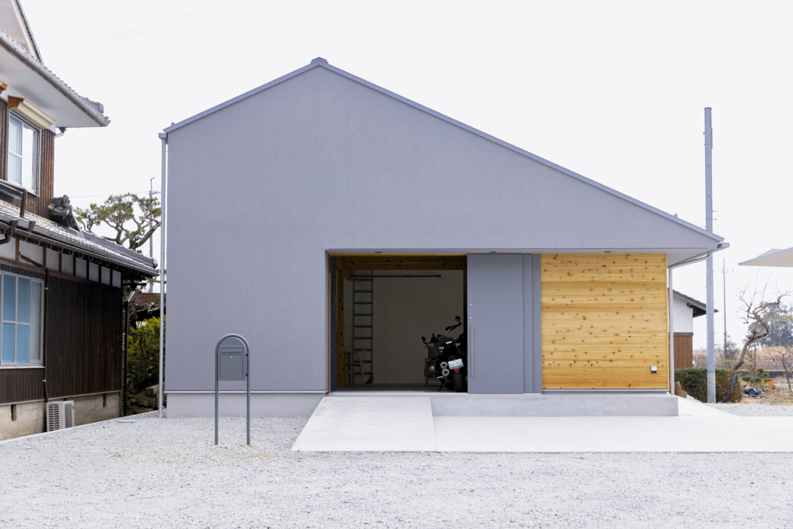Archisearch Yoshikawa House - A house with an earthen floor as a pathway by Alts Design Office.