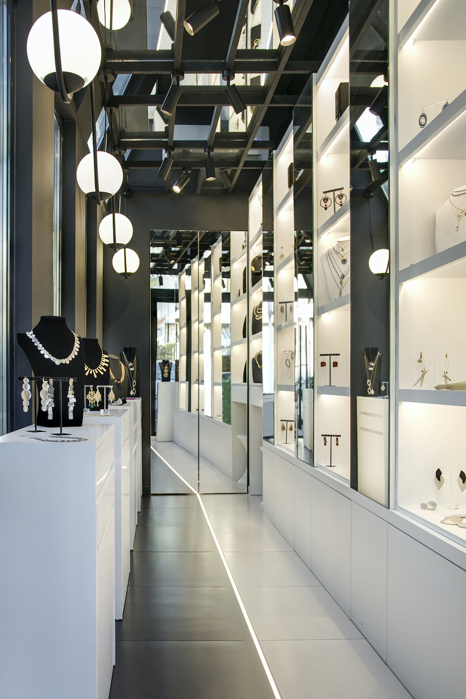 Archisearch Jewelry store in Kifissia by EC interiors
