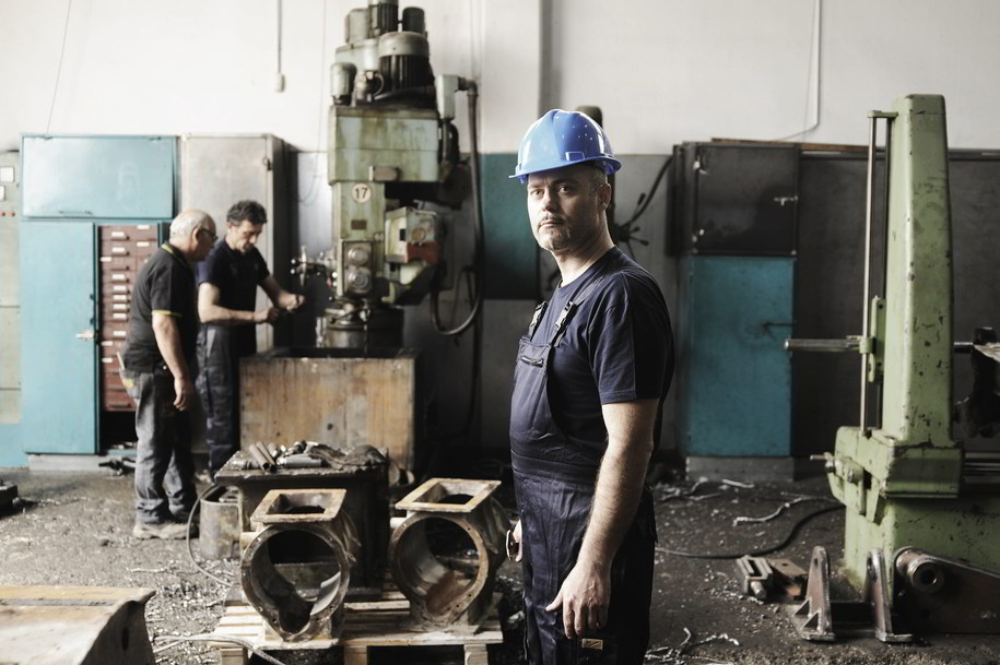 Archisearch Πορτραίτα εργαζόμενων σε λιμάνι και μηχανουργεία | Νίκος Βαβδινούδης