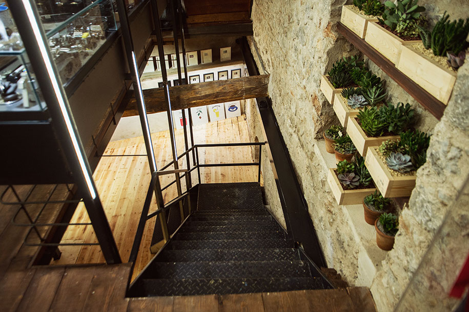 ADD, retail, stores, Arachova, design, LED, Escalier concept store, lousso