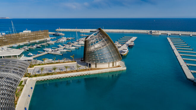 Archisearch - Event Center στη Μαρίνα Αγίας Νάπας: Ένα μοναδικό έργο πλαισιώνεται από τα προηγμένα συστήματα της ALUMIL