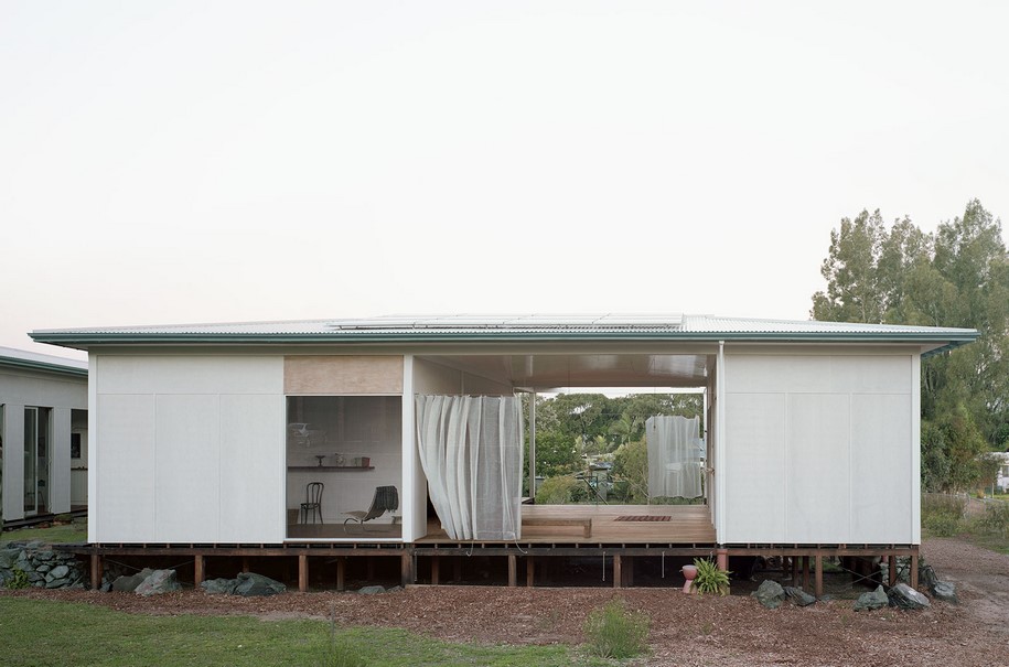 Archisearch House with a Guest Room  |  Andrew Power