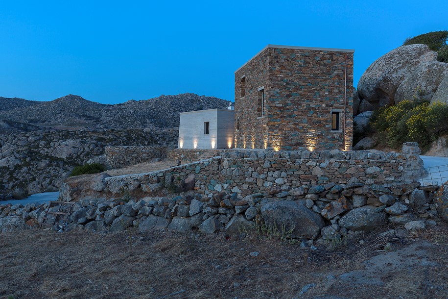 Archisearch Aristides S. Dallas designed a House between the Rocks in Volax, Tinos