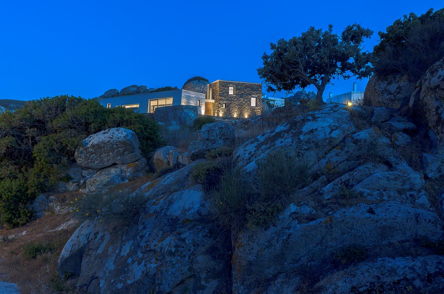 Archisearch Aristides S. Dallas designed a House between the Rocks in Volax, Tinos