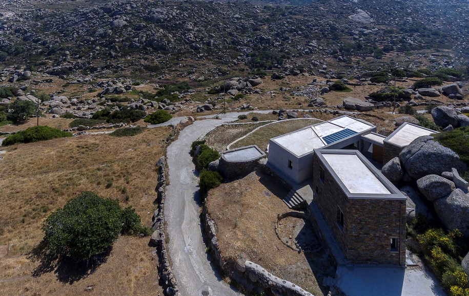 Archisearch Aristides S. Dallas designed a House between the Rocks in Volax, Tinos