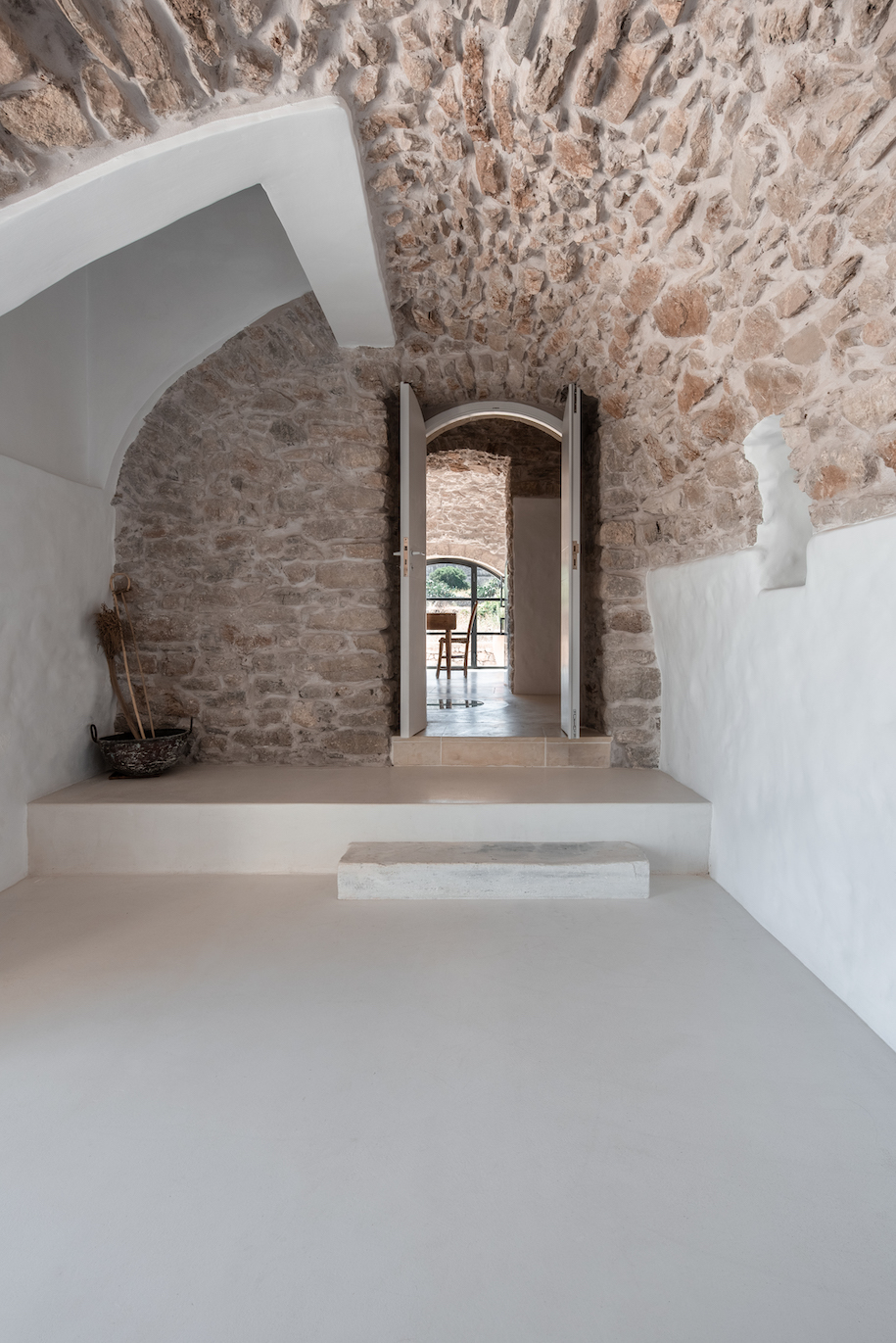 Archisearch Renovation of the monolithic Aroni Farmhouse by RCTECH