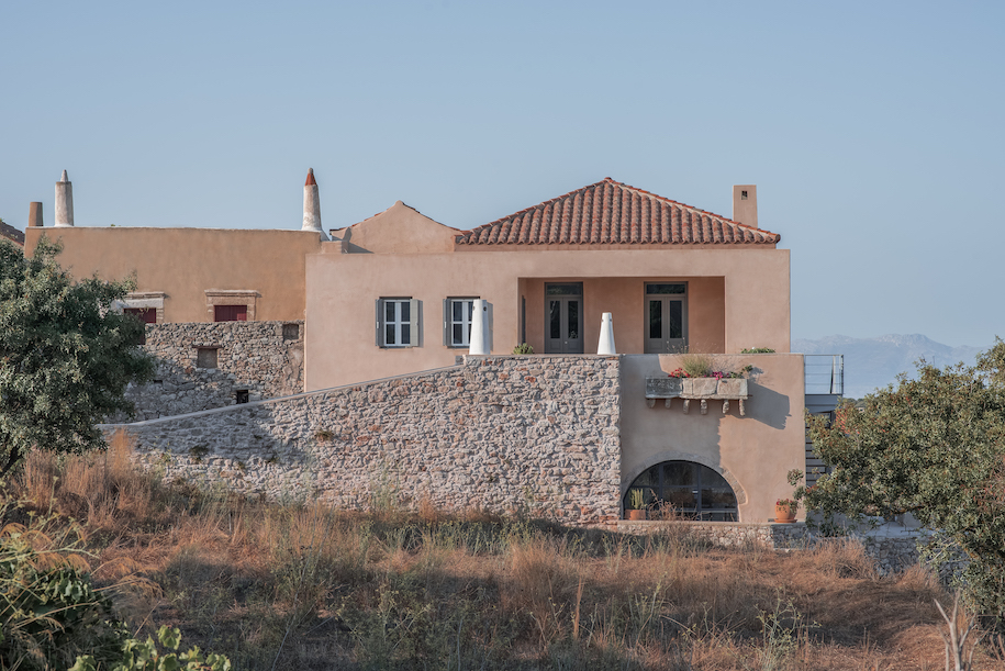 Archisearch Renovation of the monolithic Aroni Farmhouse by RCTECH