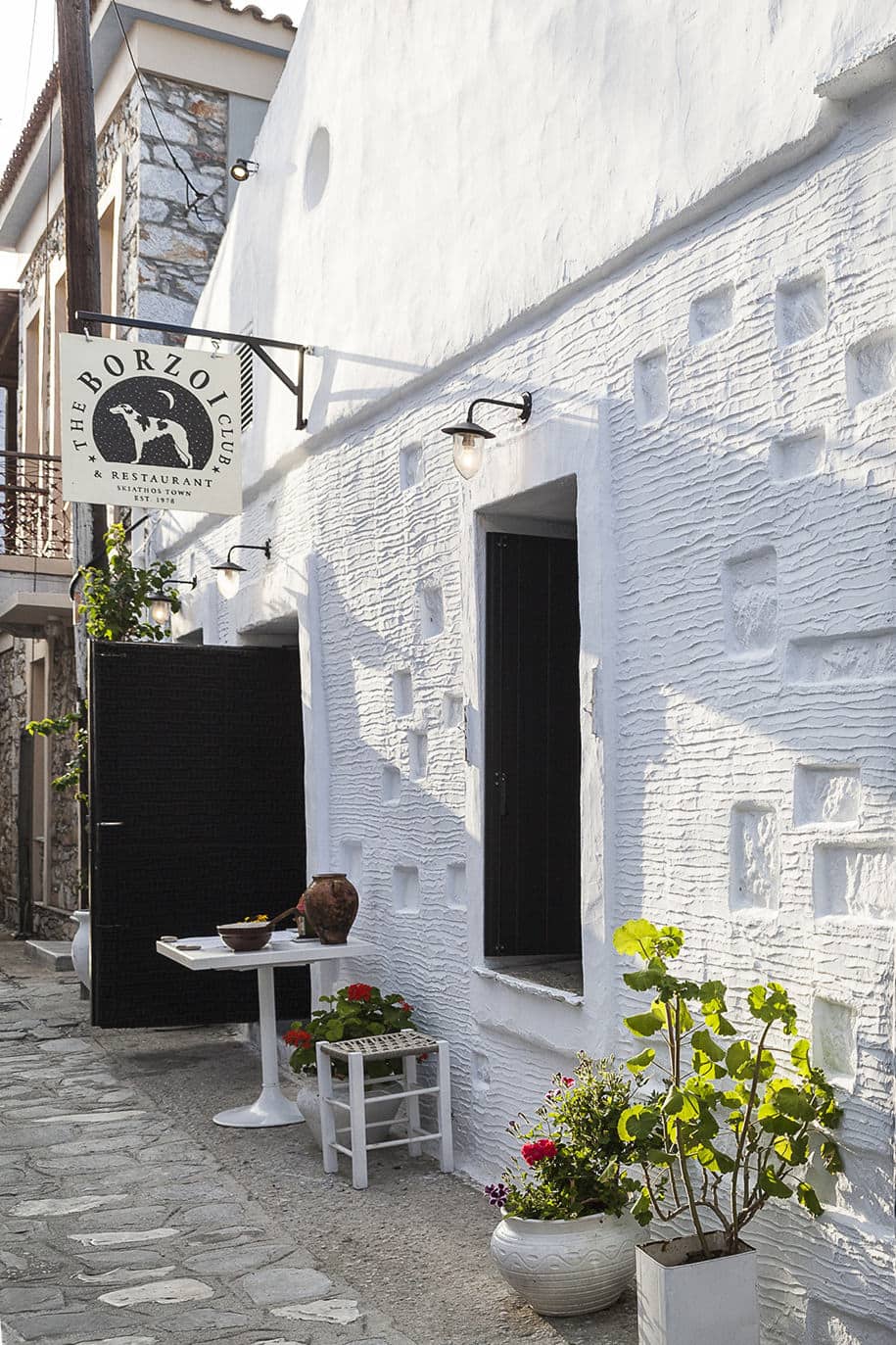 Archisearch The Borzoi Bar in Skiathos / Urban Soul Project