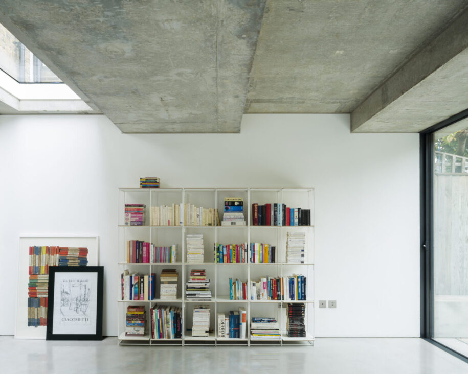 Archisearch Slab House | Bureau de Change