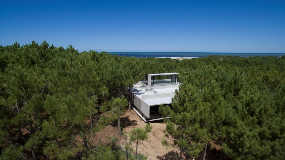 Luciano Kruk, casa L4, L4 house, residence, Costa Esmeralda, Buenos Aires, 2015, concrete, pool