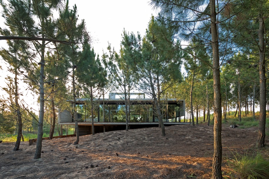 Luciano Kruk, casa L4, L4 house, residence, Costa Esmeralda, Buenos Aires, 2015, concrete, pool