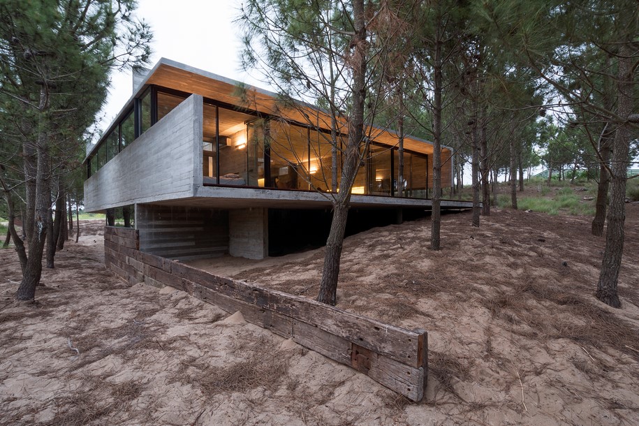 Luciano Kruk, casa L4, L4 house, residence, Costa Esmeralda, Buenos Aires, 2015, concrete, pool