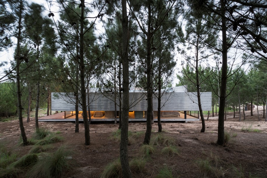 Luciano Kruk, casa L4, L4 house, residence, Costa Esmeralda, Buenos Aires, 2015, concrete, pool