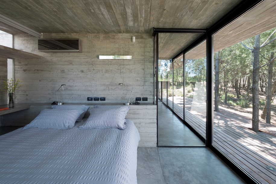 Luciano Kruk, casa L4, L4 house, residence, Costa Esmeralda, Buenos Aires, 2015, concrete, pool