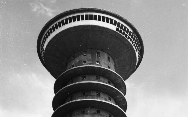 Archisearch - Τα Μέσα και η Παγκόσμια Πόλη: Marshall McLuhan και Κωνσταντίνος Δοξιάδης | Έκθεση στο Μουσείο Μπενάκη | Εγκαίνια: Δευτέρα 01.12.2025, 19:00