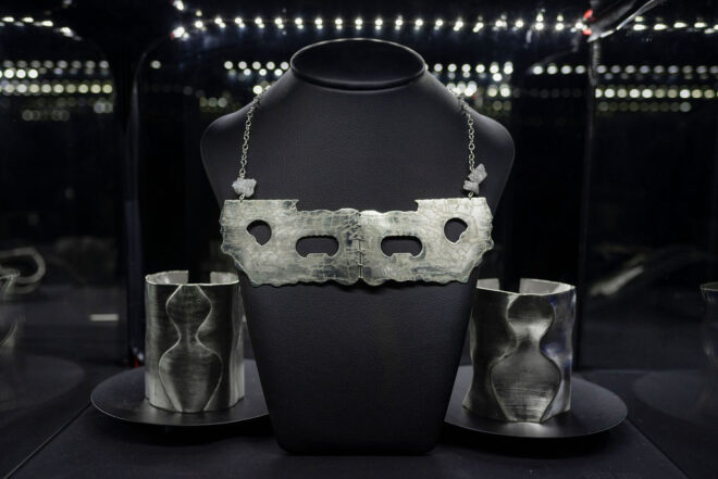 Archisearch - Η εικαστικός Ειρήνη Καρύμπαλη δημιουργεί τη συλλογή κοσμημάτων “Οπτική και Κλίμακα”, αντλώντας έμπνευση από αρχιτεκτονικά έργα.