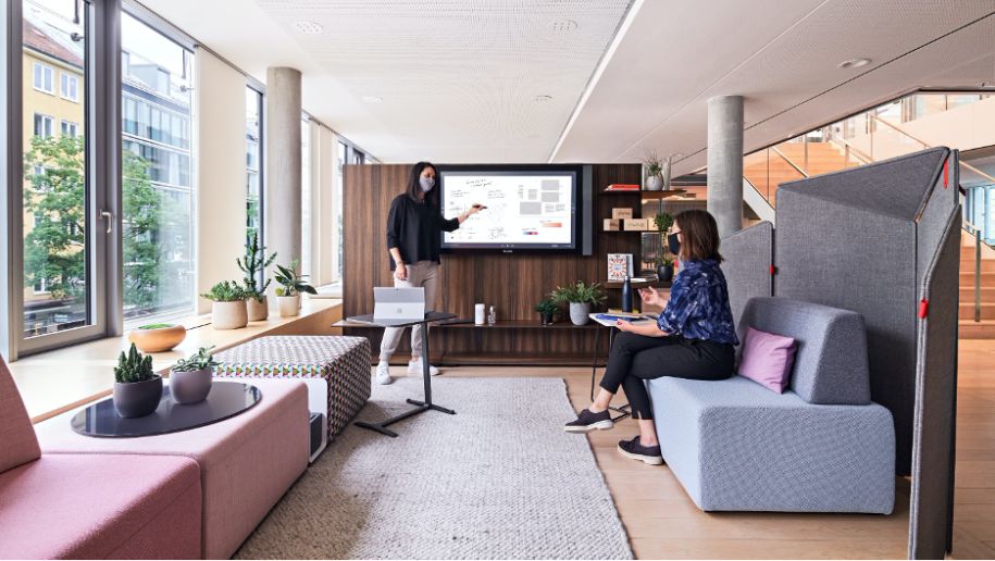 Archisearch Welcome Back by Steelcase: η Steelcase - Office Furniture Solutions, Education & Healthcare αναδιαμόρφωσε το Learning and Innovation Center της για την μετά covid εργασιακή εποχή