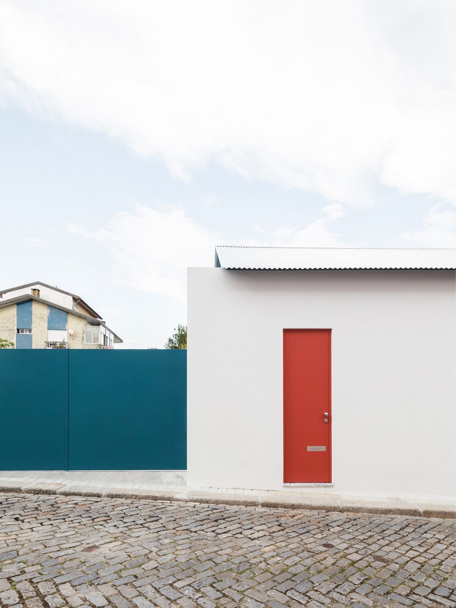 Fala atelier, House with a curved wall, Porto, Portugal