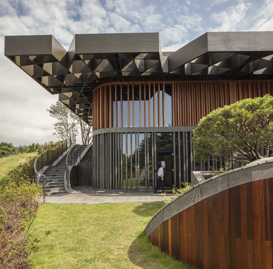 Mecanoo, Taekwang Country Club Café , Gyeonggi-do, South Korea, 2015