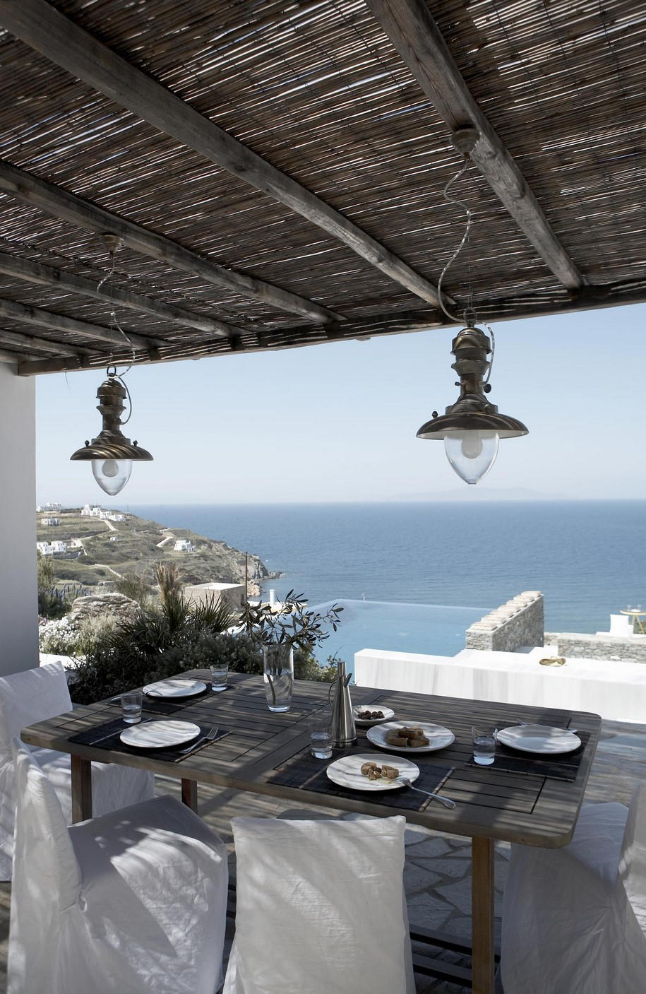 Syros, house, vacation, holiday, minimalism, greek architecture, Greece, island, Aegean Sea, Cycladic, white, interios, Evi Kostakioti, Vangelis Paterakis