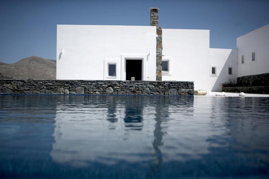 Syros, house, vacation, holiday, minimalism, greek architecture, Greece, island, Aegean Sea, Cycladic, white, interios, Evi Kostakioti, Vangelis Paterakis