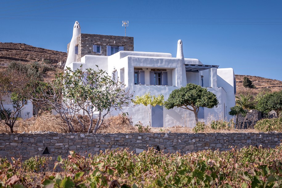 Archisearch House in vineyard at Kamares Paros island / Nikolas Kouretas