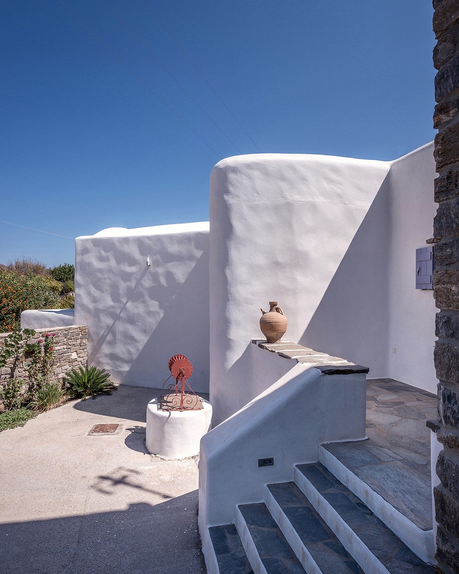 Archisearch House in vineyard at Kamares Paros island / Nikolas Kouretas