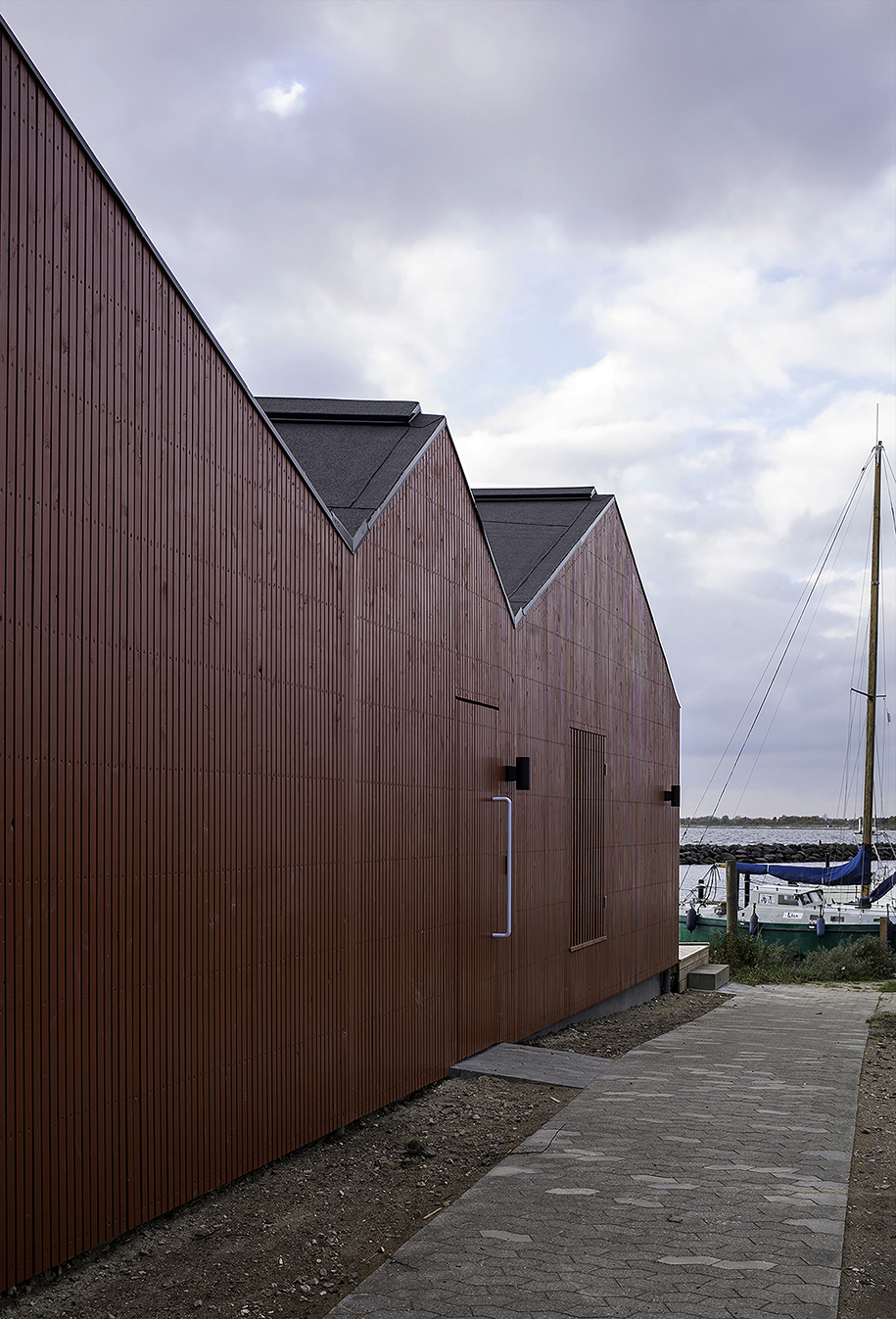 Archisearch ISFUGLEN: winter bathing club in Brøndby Marine Harbor | Matters architects