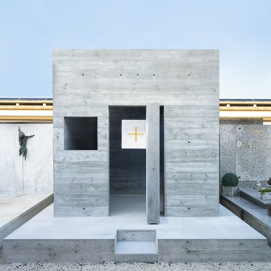 Archisearch Alberto Campo Baeza created a concrete cube tomb full of light in Venice