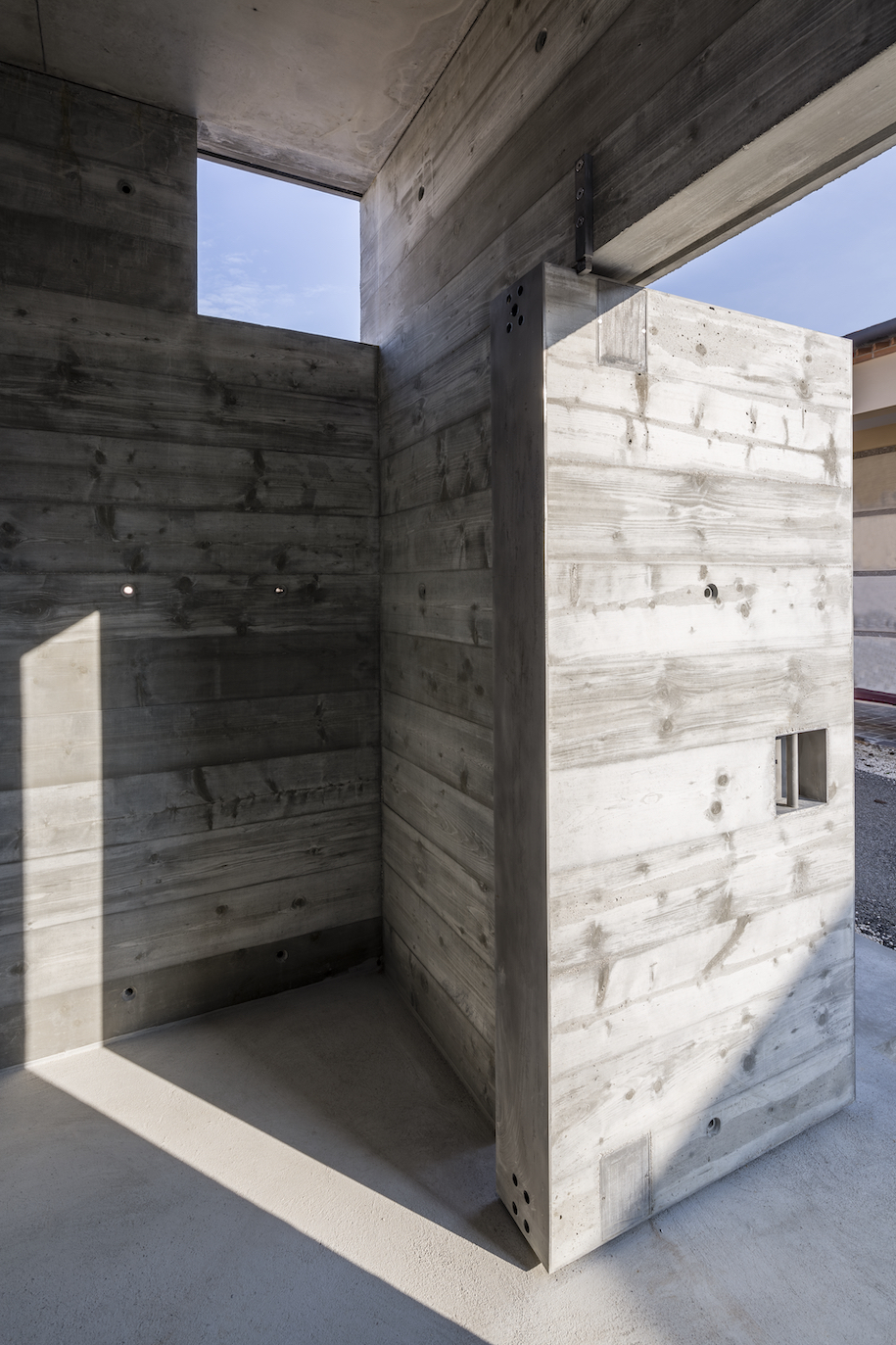 Archisearch Alberto Campo Baeza created a concrete cube tomb full of light in Venice