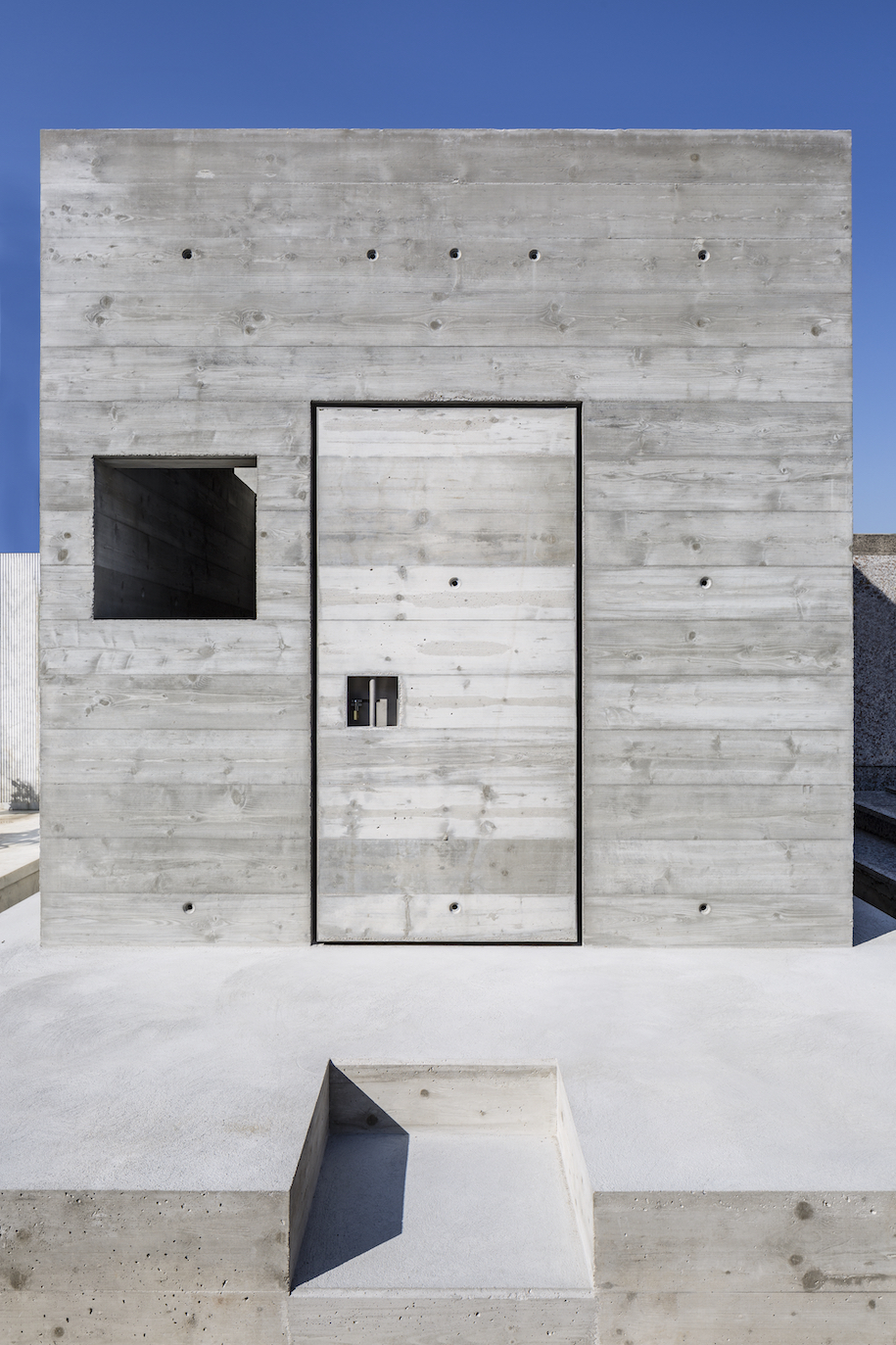 Archisearch Alberto Campo Baeza created a concrete cube tomb full of light in Venice