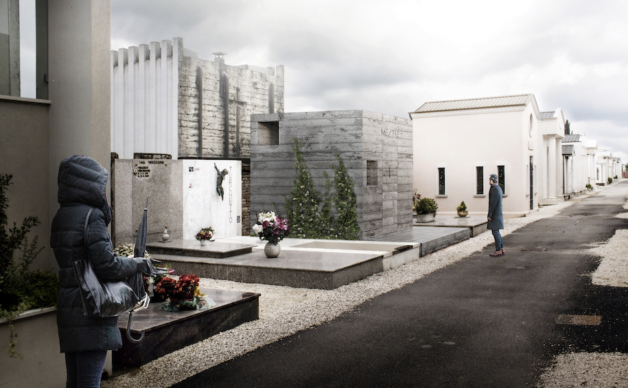 Archisearch Alberto Campo Baeza created a concrete cube tomb full of light in Venice