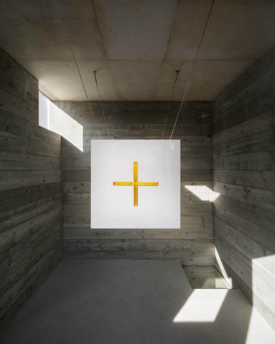 Archisearch Alberto Campo Baeza created a concrete cube tomb full of light in Venice