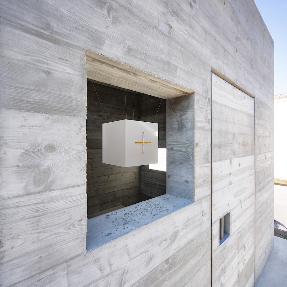 Archisearch Alberto Campo Baeza created a concrete cube tomb full of light in Venice