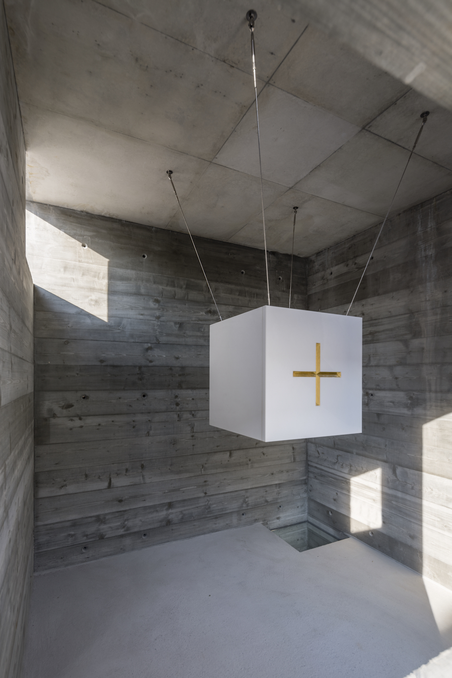 Archisearch Alberto Campo Baeza created a concrete cube tomb full of light in Venice