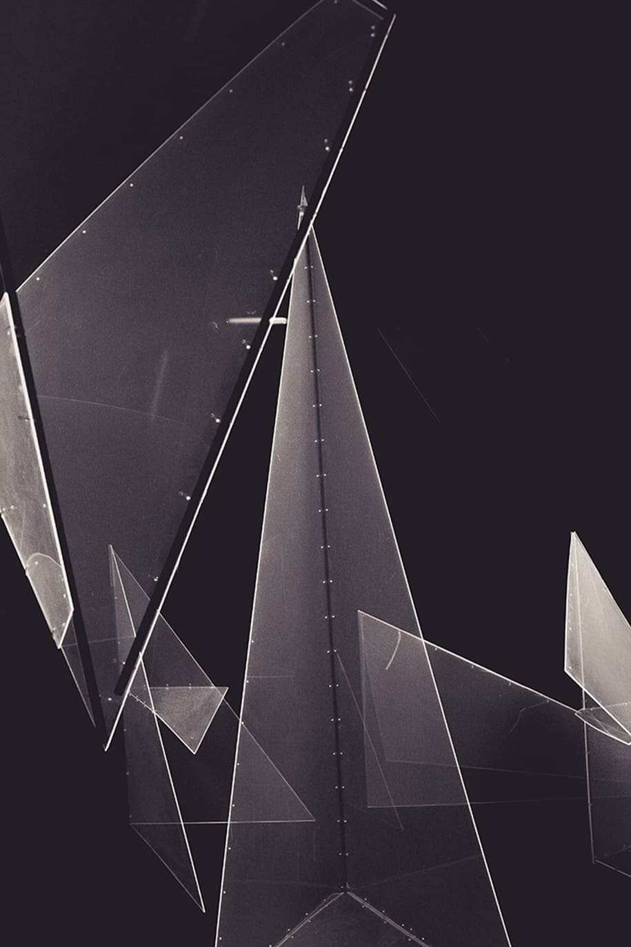 installation, triangular, fluorescent, kosma, kourkouli, fotopoulou, Plexiglas, transparent, Koumoutsidi