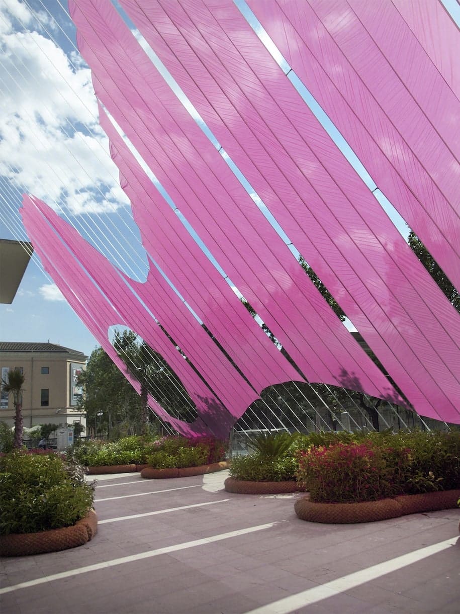 ESA COSA ROSA, Langarita-Navarro, Spain, Madrid, Valencia, Spanish architecture, installation, pink