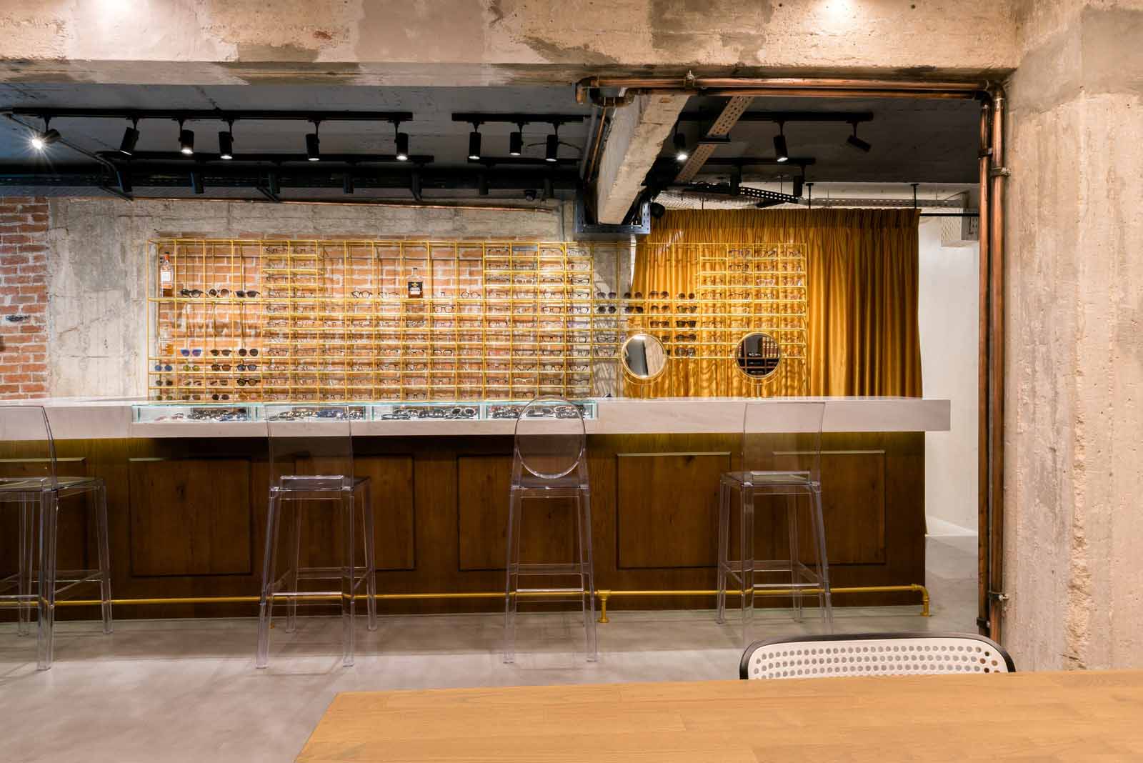 Archisearch dARCHstudio designed a classy and unique optician store in the centre of Athens