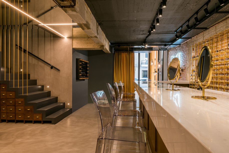 Archisearch dARCHstudio designed a classy and unique optician store in the centre of Athens