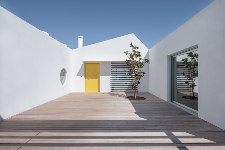 Archisearch Beach House Neratza in Peloponnese | RCTECH Architects