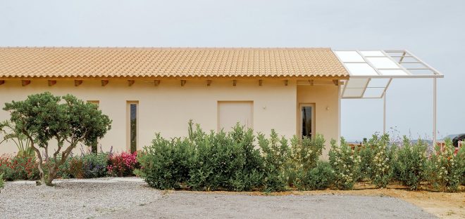 Archisearch - Platforms & Roofs: Ανακατασκευή δύο εξοχικών κατοικιών στο Αργοστόλι από τους Oblique